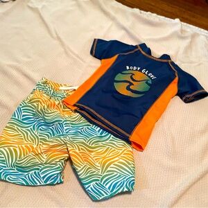 Body Glove boys swimsuit and rash guard set, size 5.